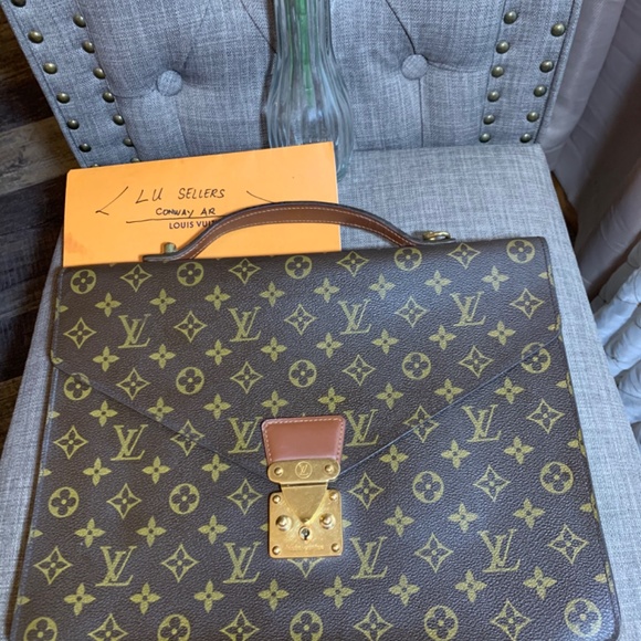 Authentic Louis Vuitton Porte Documents Bandouliere - Picture 2 of 15